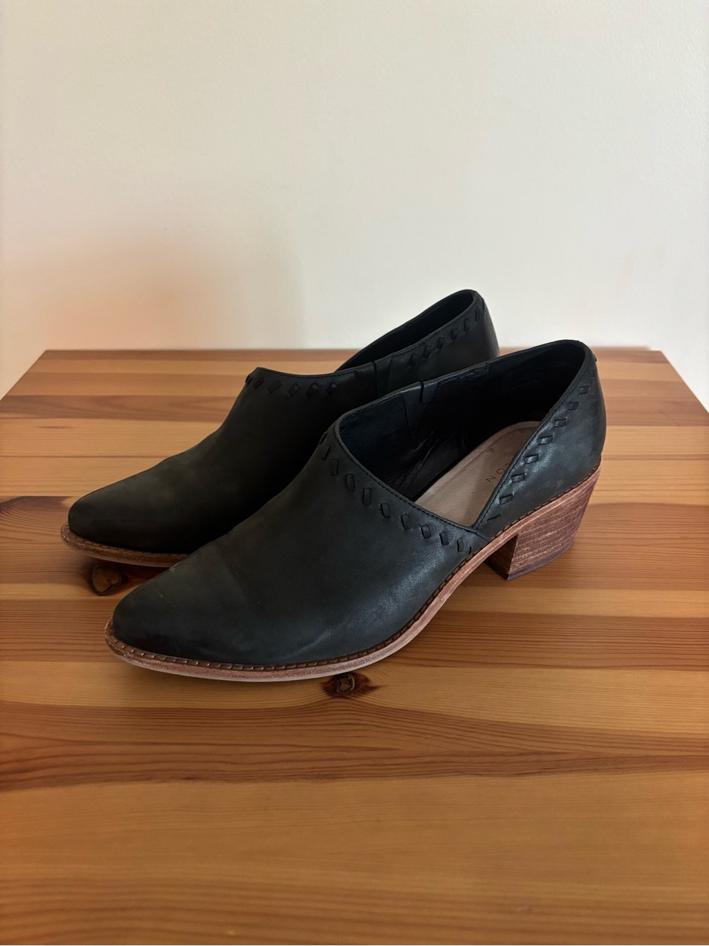 Caslon Julian black leather booties